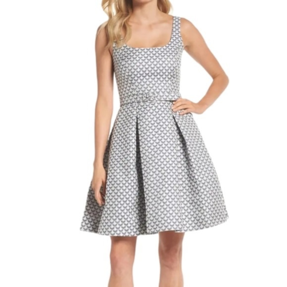 Gal Meets Glam Isla Jacquard Scallop Dress